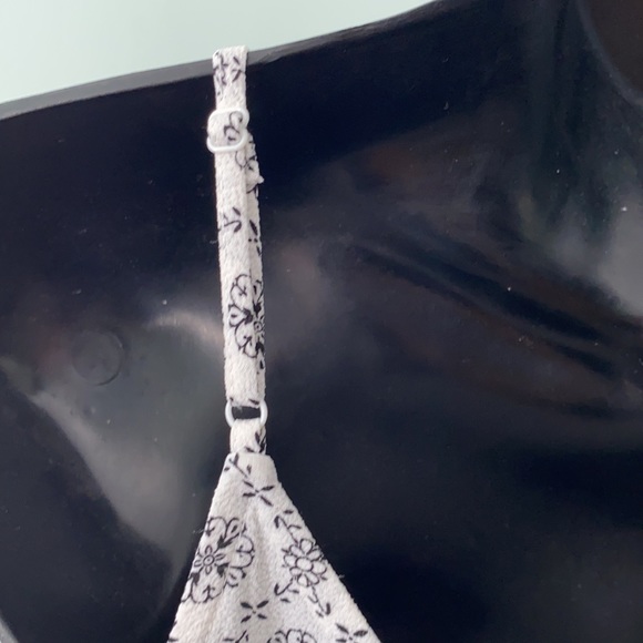 SO spaghetti strap top Size Small - Picture 3 of 6